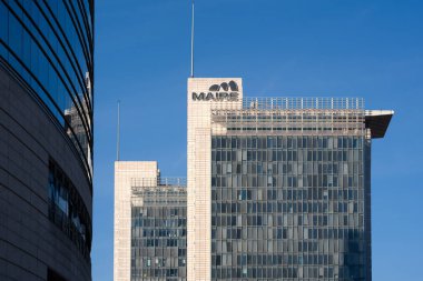 Milan, İtalya - 9 Kasım 2025: Milano 'daki Maire Tecnimont merkez binası, fabrika mühendisliği, enerji geçiş teknolojileri ve endüstriyel yenilikler konusunda küresel bir lider