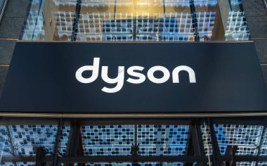 Milan, İtalya - 9 Kasım 2025 Dyson, yüksek performanslı, yenilikçi cihazlar üreten bir İngiliz teknoloji şirketidir.