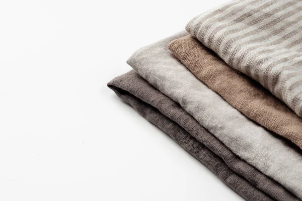 Katlanmış Farklı Renk Doğal Tekstil Peçetesi Yakından. Yemek Pervanesi Kumaşı. Keten Pamuk Masa Kumaşı.