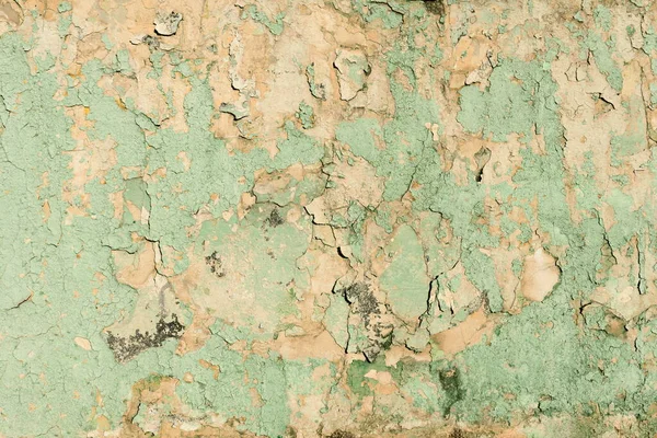 Parçalanmış Soyulmuş Soluk Renkli Doku Arkaplanı. Eski Şehir Çatlak Boyalı Yeşil Yüzey. Sıkıntılı Alçı Duvar Pürüzlü Arkaplan.
