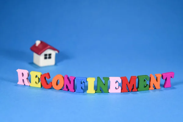 covid-19 Coronavirus keşif epidemie famille pions distance