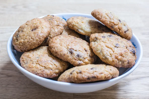 Çikolata parçacıklı kurabiye.