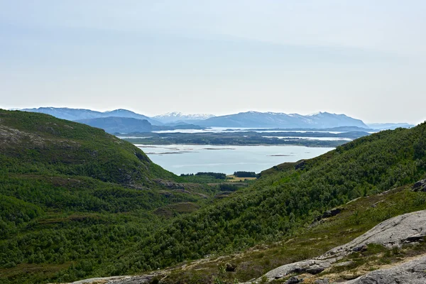 Море і гори, Helgeland, Норвегія — стокове фото