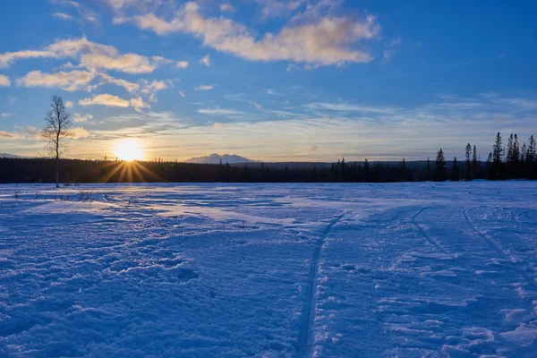 Gün batımında kış manzarası