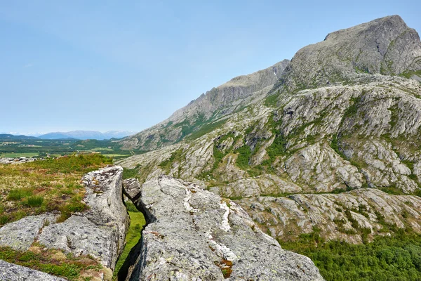 Tehlikeli dağ boşlukta.