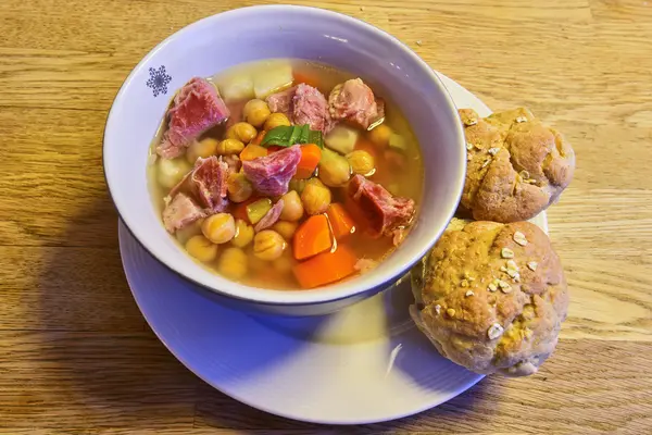 Domuz bacağı çorbası