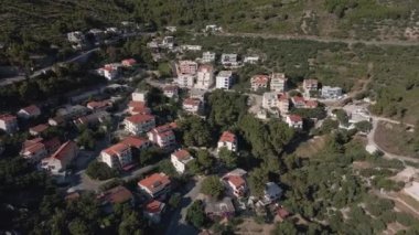 Hırvatistan 'ın Krvavica kentinin hava manzarası, Makarska Riviera 2021