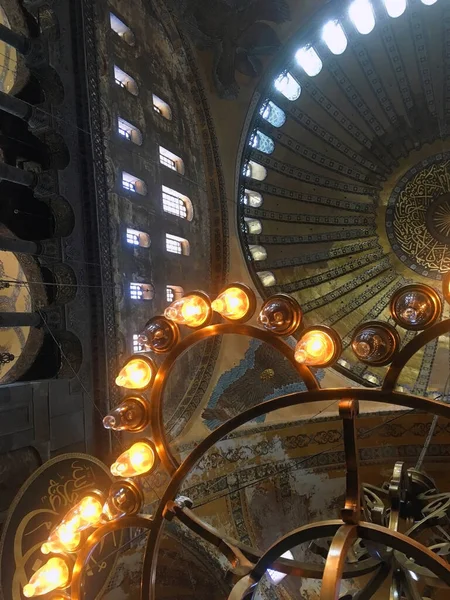 Aya Sofya camisi. Ayasofya kilisede. İslam sanat müzesi. Türkiye Kültür Katedrali İstanbul Kilisesi Ayasofya iç mimarisi