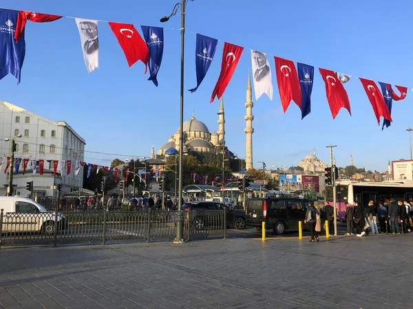 Türk sokak tatili. Şehir turizmi kentsel manzarası. Türkiye seyehat şehri. Eski tarih hindi simgesi