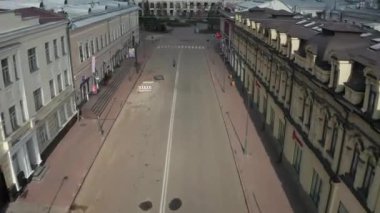 Kyiv 'deki Kontraktova meydanının insansız hava aracı görüntüsü. İnsansız hava aracı caddesi manzarası