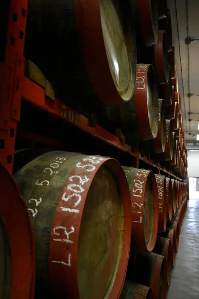 Wooden barrels where alcoholic beverages are kept so that they age.