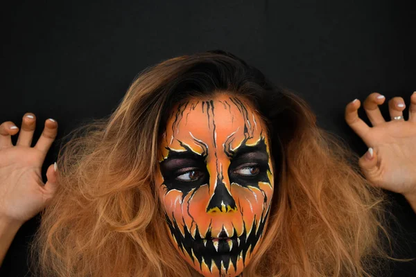 Donna Dai Capelli Rossi Trucco Nero Arancione Halloween — Foto Stock