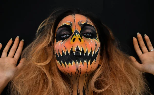 Donna Dai Capelli Rossi Trucco Nero Arancione Halloween — Foto Stock