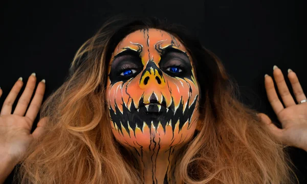 Mulher Ruiva Maquiagem Preta Laranja Para Dia Das Bruxas — Fotografia de Stock
