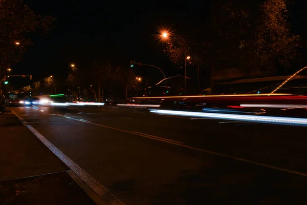 Busse Und Autos Der Nacht Unterwegs — Stockfoto