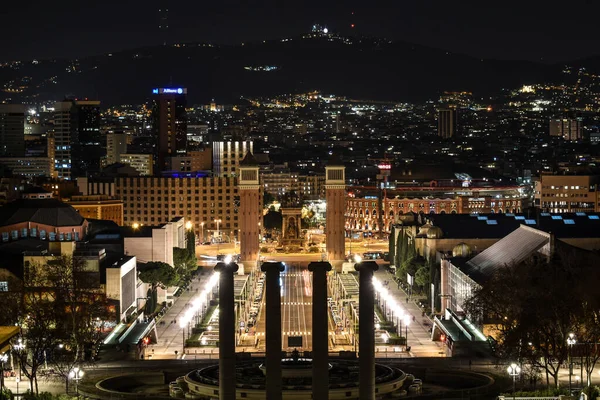 Plaza Espaa Barcelona Fotografiada Noche Iluminada Por Farolas Edificios — Foto de Stock