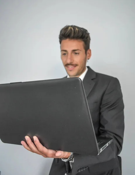 Homem Negócios Terno Trabalhando Computador — Fotografia de Stock