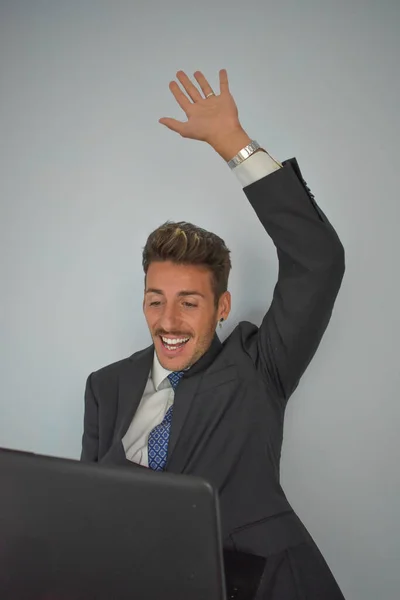 Homem Negócios Terno Trabalhando Computador — Fotografia de Stock