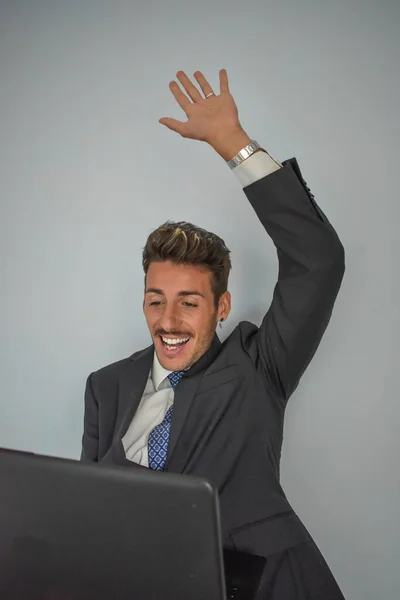 Homem Negócios Terno Trabalhando Computador — Fotografia de Stock