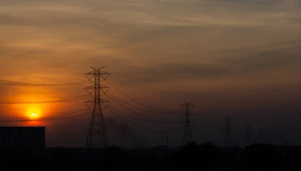 Poste Alto Voltaje Detrás Puesta Del Sol Hermosa Luz Noche —  Fotos de Stock