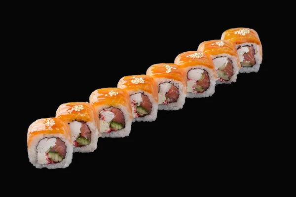 Sushi Rolle Mit Lachs Kaltem Räucherlachs Philadelphia Käse Schneekrebsen Tobiko — Stockfoto