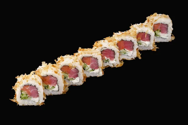 Sushi Roll Tuńczykiem Łososiem Wędzonym Zimno Serem Feta Ogórkiem Płatkami — Zdjęcie stockowe
