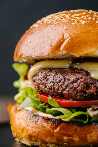 Hamburger Sans Viande Fraîche Savoureuse Sur Table Bois Gros Plan — Photo