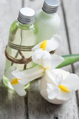 Banyo ürünleri ahşap arka plan üzerinde