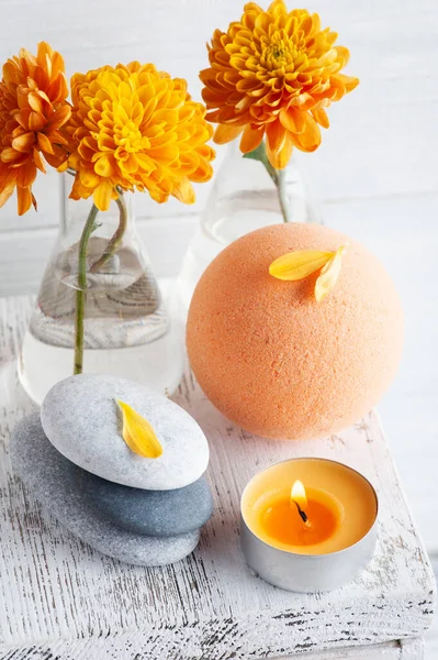 Aroma Badebombe Wellness Komposition Mit Orangen Blüten Und Kieselsteinen Aromatherapie — Stockfoto