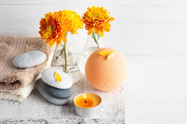 Aroma Badebombe Wellness Komposition Mit Orangen Blüten Und Kieselsteinen Aromatherapie — Stockfoto