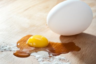 yumurta ve un kesme tahtası 