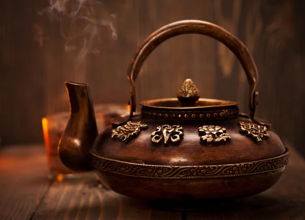 Antique iron hot tea pot on dark wooden background — Stock Photo, Image