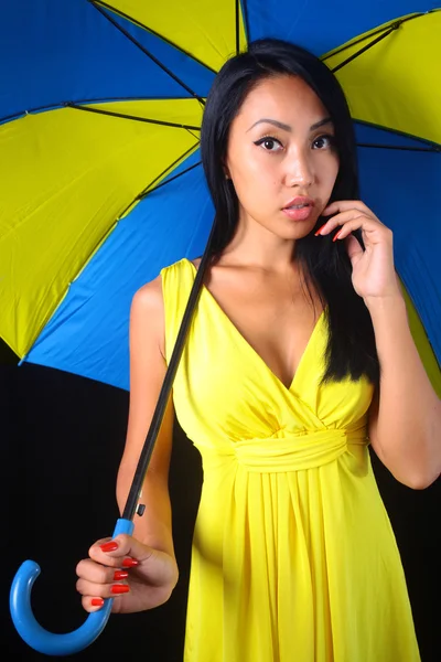 Charming woman in yellow dress with a stylish umbrella — Stock Photo, Image