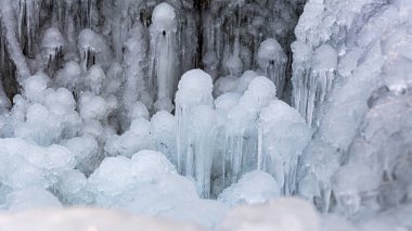 Buz kristallerini kapatın. Buz saçakları.