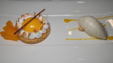 Mandalina ya da mandalina turtasının en üst görüntüsü. Taze meyveli pasta. Tatlı nefis..