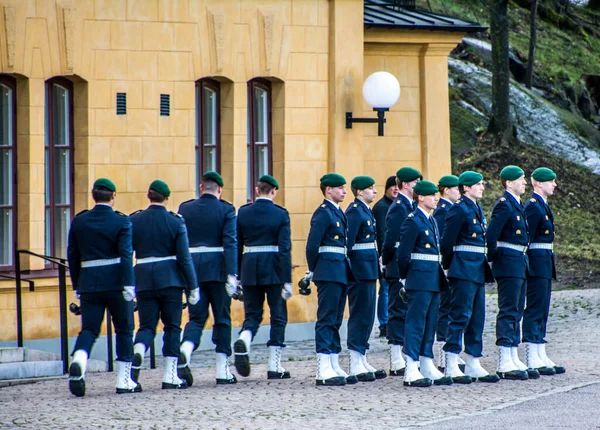 12月23日 瑞典女王诞辰在斯德哥尔摩市中心的Skeppsholmen向来自Amf 1的军人致意 — 图库照片