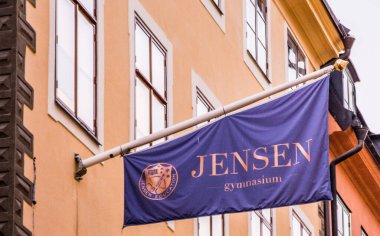Jensen Eğitimi: Gamla Stan, Stockholm, İsveç.
