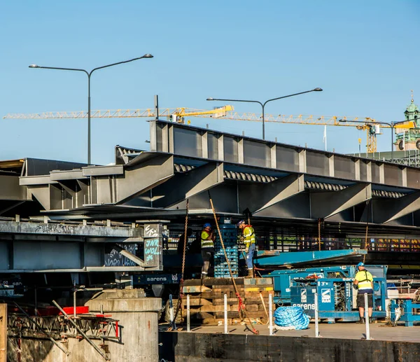 Stockholm, İsveç 'teki eski demiryolu köprüsünü yenisiyle değiştirmek..