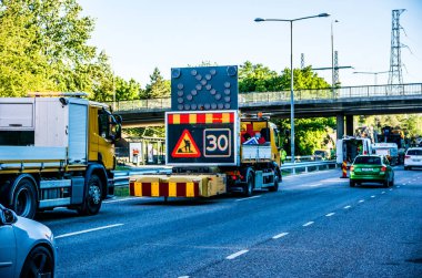 Stockholm, İsveç 'te yol çalışması ve güvenlik düzenlemeleri.