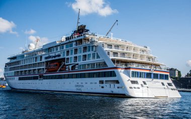 Stockholm, İsveç 'in merkezindeki Hanseatic Inspiration yolcu gemisinde..