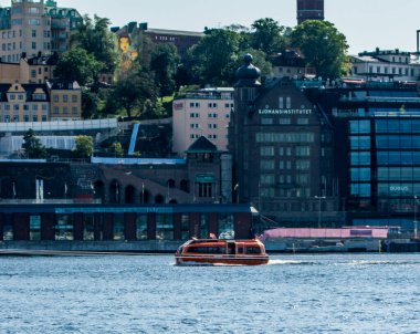Stockholm, İsveç 'in merkezinde bulunan Hanseatic Inspiration adlı gemi için Barkass..
