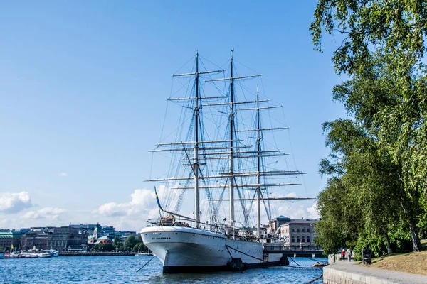 スウェーデンストックホルム中心部にあるセーリング船アフチャップマンホステル — ストック写真