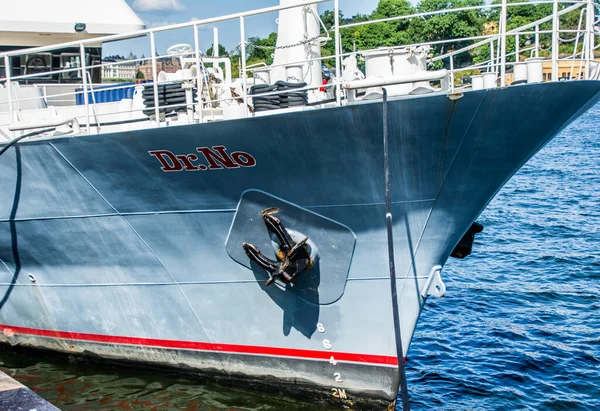 Egy Jacht Célja Egy Víz Alatti Felfedezés Rakparton Stockholm Központjában — Stock Fotó