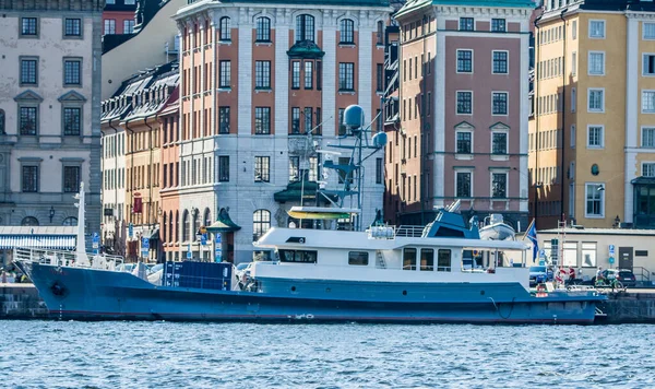 Egy Jacht Célja Egy Víz Alatti Felfedezés Rakparton Stockholm Központjában — Stock Fotó