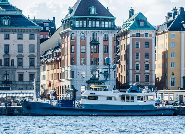诺博士 一艘在瑞典斯德哥尔摩市中心码头为水下探险而设计的游艇 — 图库照片