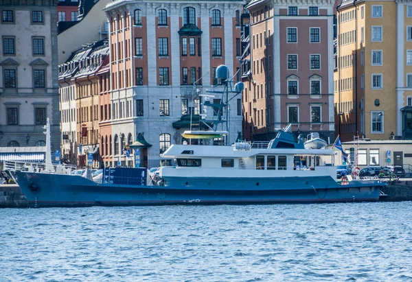 Egy Jacht Célja Egy Víz Alatti Felfedezés Rakparton Stockholm Központjában — Stock Fotó