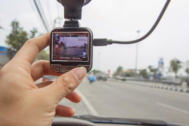 Ön kamera araba kaydedici düğmesine basın