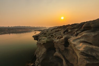 Sam Phan Bok gölde güneş doğarken