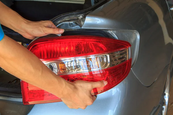 Retire la luz trasera del coche — Foto de Stock