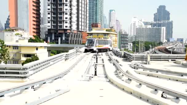 Bangkok Thailandia Dicembre 2020 Treno Elettrico Linea Dorata Arrivo Alla — Video Stock